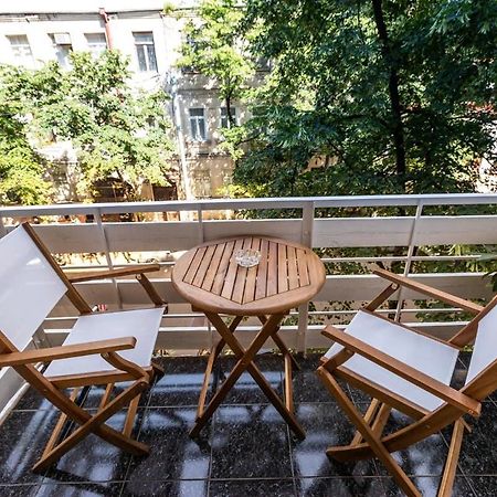 Central Vera Studio - Ideal For 3 - By Wehost Tbilisi Bagian luar foto