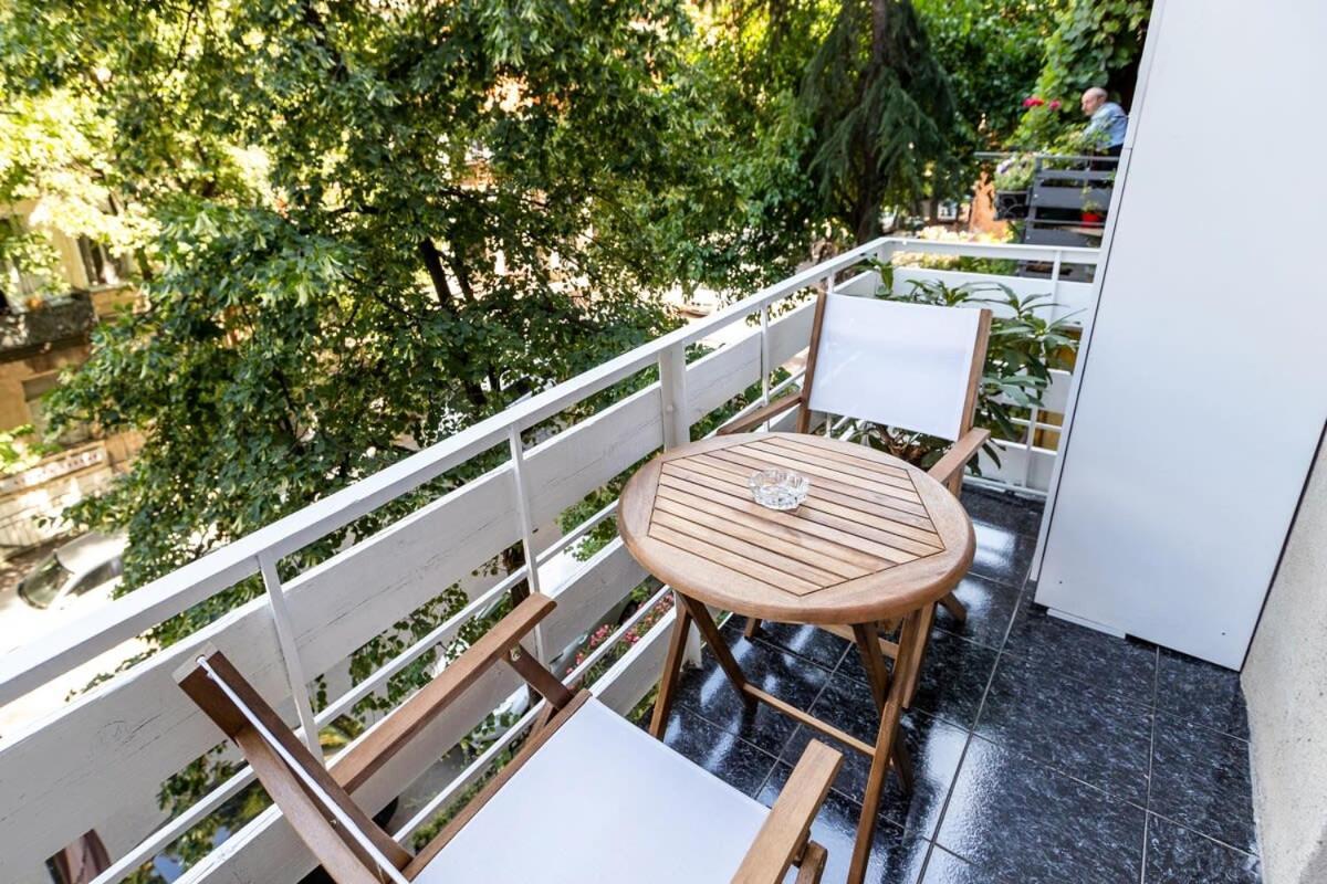 Central Vera Studio - Ideal For 3 - By Wehost Tbilisi Bagian luar foto