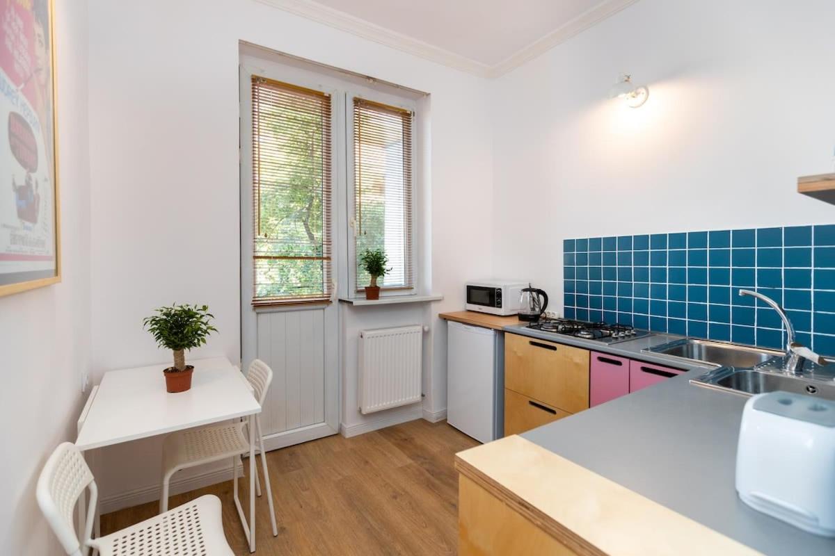 Central Vera Studio - Ideal For 3 - By Wehost Tbilisi Bagian luar foto